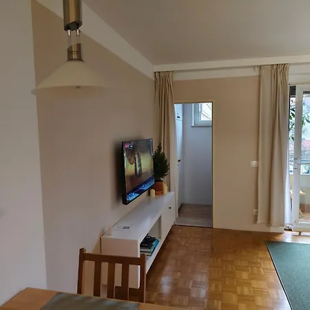Apartment Gruenerbalkon *