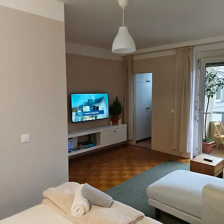 Gruenerbalkon Apartment *